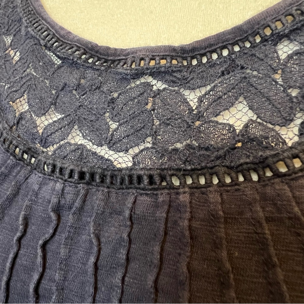 Crown And Ivy Women's Size Large Navy Sleeveless Tank Top Shirt Lace Detail Boho